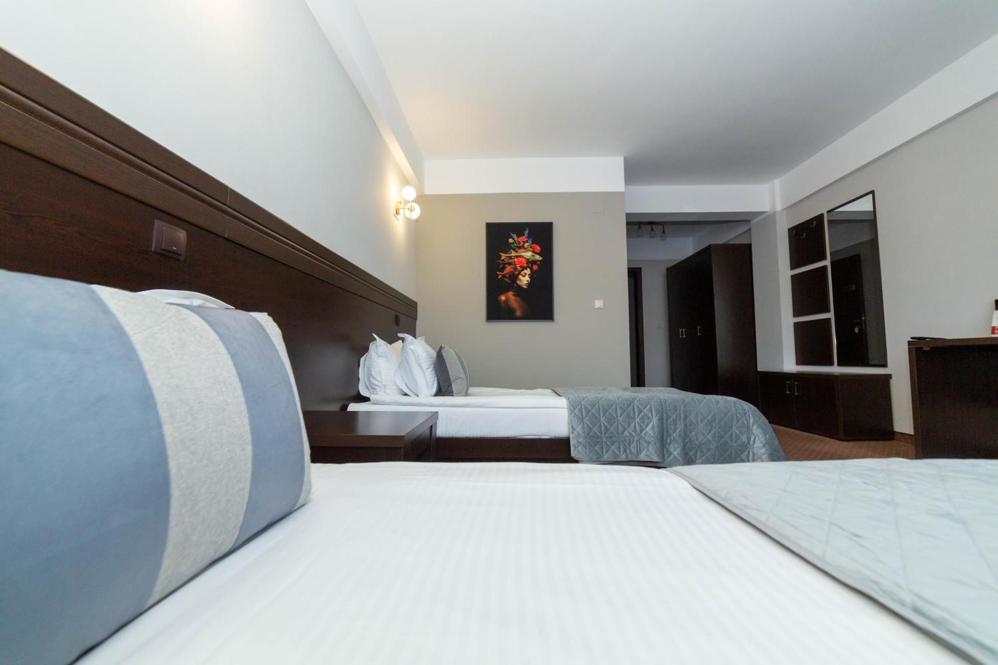 Hotel Restaurant Alesia Corunca Bagian luar foto