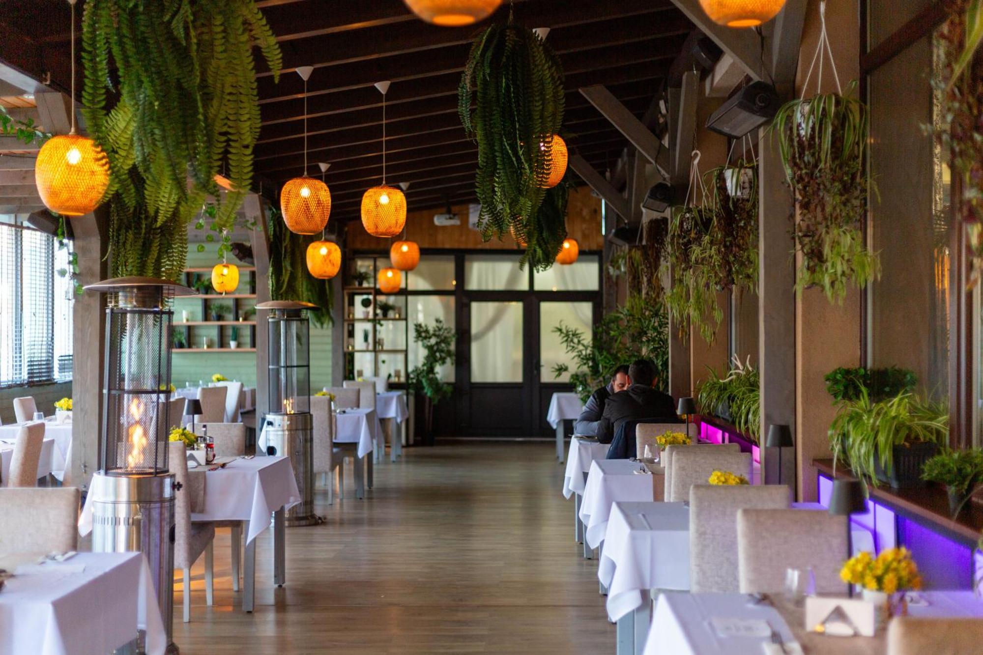 Hotel Restaurant Alesia Corunca Bagian luar foto
